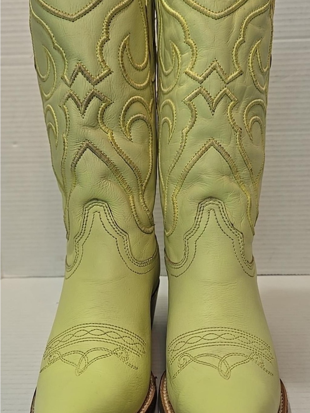 Size 8 Corral Yellow Embroidery Western Cowboy Boots Z5118 - Picture 3 of 6